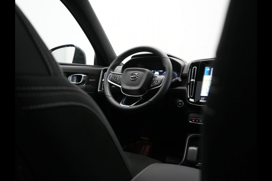 Volvo XC40 T5 Ultimate Dark Plug In Hybrid 263pk Dealer O.H. PHEV | Panodak | Adaptive Cruise | Camera | Alcantara Sportstoelen Memory & Verwarmd | Harman / Kardon | Stuur Verwarmd | Keyless | 19"L.M | Apple Carplay | Blis | Navigatie | DAB |