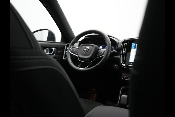 Volvo XC40 T5 Ultimate Dark Plug In Hybrid 263pk Dealer O.H. PHEV | Panodak | Adaptive Cruise | Camera | Alcantara Sportstoelen Memory & Verwarmd | Harman / Kardon | Stuur Verwarmd | Keyless | 19"L.M | Apple Carplay | Blis | Navigatie | DAB |