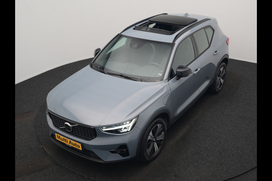 Volvo XC40 T5 Ultimate Dark Plug In Hybrid 263pk Dealer O.H. PHEV | Panodak | Adaptive Cruise | Camera | Alcantara Sportstoelen Memory & Verwarmd | Harman / Kardon | Stuur Verwarmd | Keyless | 19"L.M | Apple Carplay | Blis | Navigatie | DAB |
