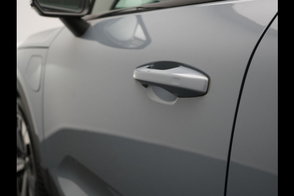 Volvo XC40 T5 Ultimate Dark Plug In Hybrid 263pk Dealer O.H. PHEV | Panodak | Adaptive Cruise | Camera | Alcantara Sportstoelen Memory & Verwarmd | Harman / Kardon | Stuur Verwarmd | Keyless | 19"L.M | Apple Carplay | Blis | Navigatie | DAB |