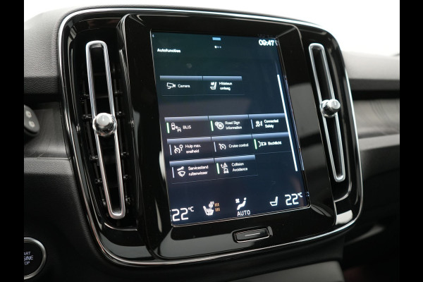 Volvo XC40 T5 Ultimate Dark Plug In Hybrid 263pk Dealer O.H. PHEV | Panodak | Adaptive Cruise | Camera | Alcantara Sportstoelen Memory & Verwarmd | Harman / Kardon | Stuur Verwarmd | Keyless | 19"L.M | Apple Carplay | Blis | Navigatie | DAB |