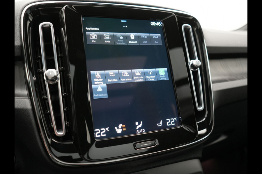 Volvo XC40 T5 Ultimate Dark Plug In Hybrid 263pk Dealer O.H. PHEV | Panodak | Adaptive Cruise | Camera | Alcantara Sportstoelen Memory & Verwarmd | Harman / Kardon | Stuur Verwarmd | Keyless | 19"L.M | Apple Carplay | Blis | Navigatie | DAB |