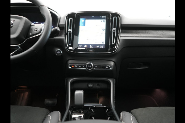 Volvo XC40 T5 Ultimate Dark Plug In Hybrid 263pk Dealer O.H. PHEV | Panodak | Adaptive Cruise | Camera | Alcantara Sportstoelen Memory & Verwarmd | Harman / Kardon | Stuur Verwarmd | Keyless | 19"L.M | Apple Carplay | Blis | Navigatie | DAB |