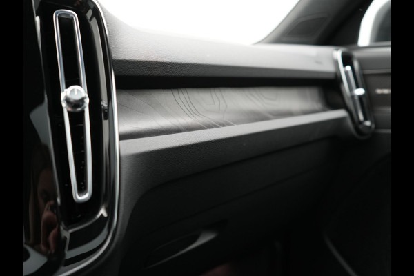 Volvo XC40 T5 Ultimate Dark Plug In Hybrid 263pk Dealer O.H. PHEV | Panodak | Adaptive Cruise | Camera | Alcantara Sportstoelen Memory & Verwarmd | Harman / Kardon | Stuur Verwarmd | Keyless | 19"L.M | Apple Carplay | Blis | Navigatie | DAB |