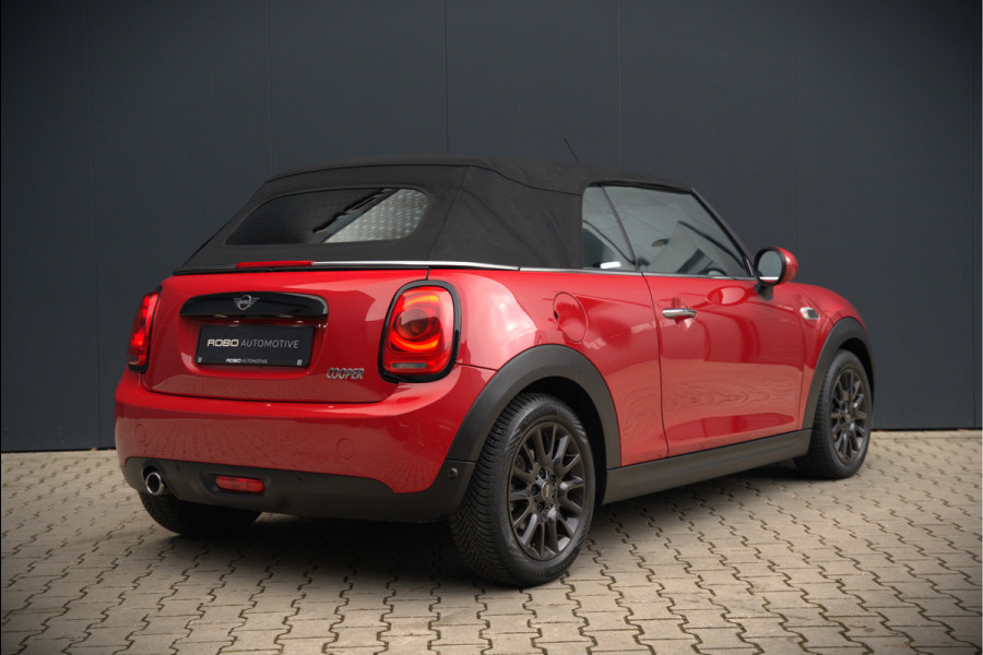 MINI Cabrio 1.5 Cooper Chili | Stoelverwarming | Cruise Control | Navigatie | Ambiance Verlichting | Parkeersensoren | Keyless | Climate Control | Black Pack | Dealer Onderhouden |