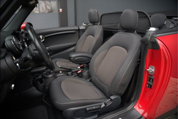 MINI Cabrio 1.5 Cooper Chili | Stoelverwarming | Cruise Control | Navigatie | Ambiance Verlichting | Parkeersensoren | Keyless | Climate Control | Black Pack | Dealer Onderhouden |