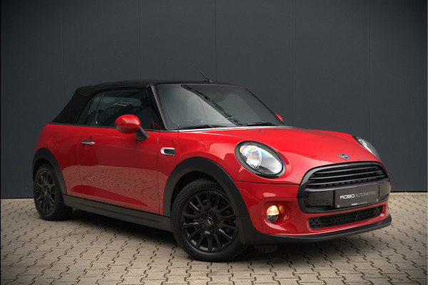 MINI Cabrio 1.5 Cooper Chili | Stoelverwarming | Cruise Control | Navigatie | Ambiance Verlichting | Parkeersensoren | Keyless | Climate Control | Black Pack | Dealer Onderhouden |