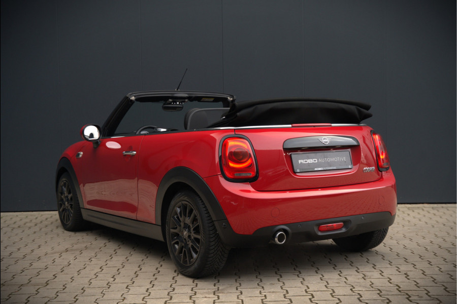 MINI Cabrio 1.5 Cooper Chili | Stoelverwarming | Cruise Control | Navigatie | Ambiance Verlichting | Parkeersensoren | Keyless | Climate Control | Black Pack | Dealer Onderhouden |