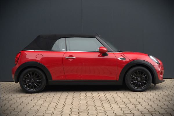 MINI Cabrio 1.5 Cooper Chili | Stoelverwarming | Cruise Control | Navigatie | Ambiance Verlichting | Parkeersensoren | Keyless | Climate Control | Black Pack | Dealer Onderhouden |