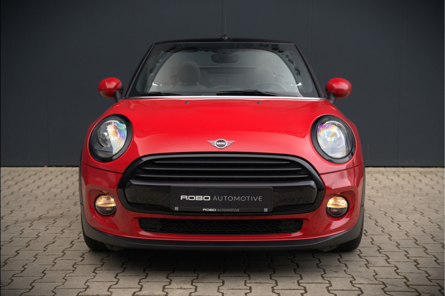 MINI Cabrio 1.5 Cooper Chili | Stoelverwarming | Cruise Control | Navigatie | Ambiance Verlichting | Parkeersensoren | Keyless | Climate Control | Black Pack | Dealer Onderhouden |