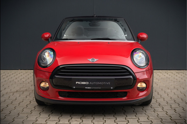 MINI Cabrio 1.5 Cooper Chili | Stoelverwarming | Cruise Control | Navigatie | Ambiance Verlichting | Parkeersensoren | Keyless | Climate Control | Black Pack | Dealer Onderhouden |