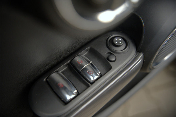 MINI Cabrio 1.5 Cooper Chili | Stoelverwarming | Cruise Control | Navigatie | Ambiance Verlichting | Parkeersensoren | Keyless | Climate Control | Black Pack | Dealer Onderhouden |