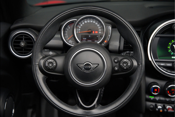 MINI Cabrio 1.5 Cooper Chili | Stoelverwarming | Cruise Control | Navigatie | Ambiance Verlichting | Parkeersensoren | Keyless | Climate Control | Black Pack | Dealer Onderhouden |