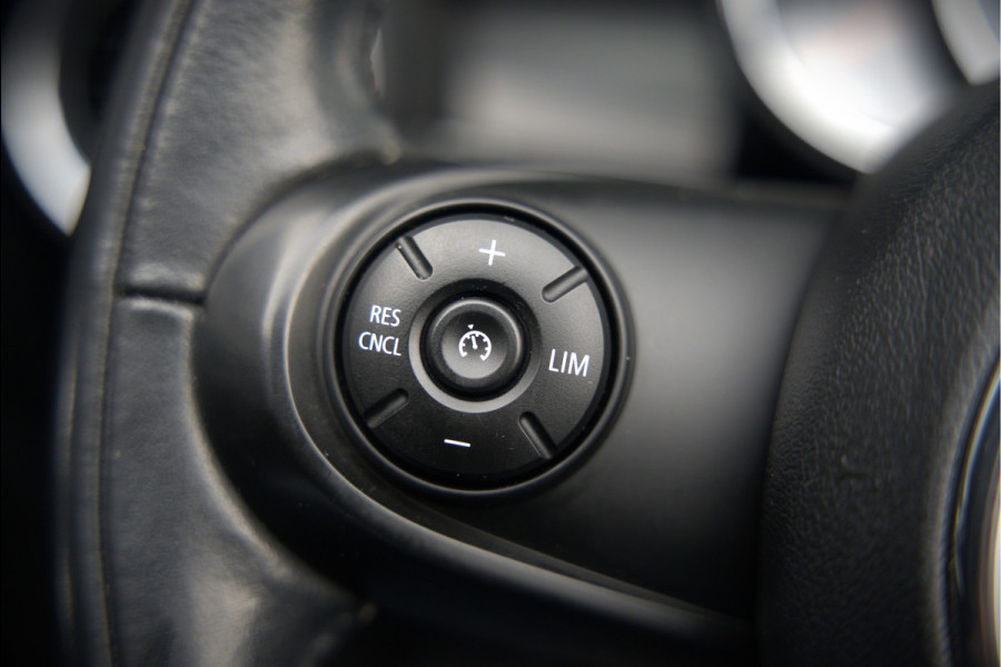 MINI Cabrio 1.5 Cooper Chili | Stoelverwarming | Cruise Control | Navigatie | Ambiance Verlichting | Parkeersensoren | Keyless | Climate Control | Black Pack | Dealer Onderhouden |