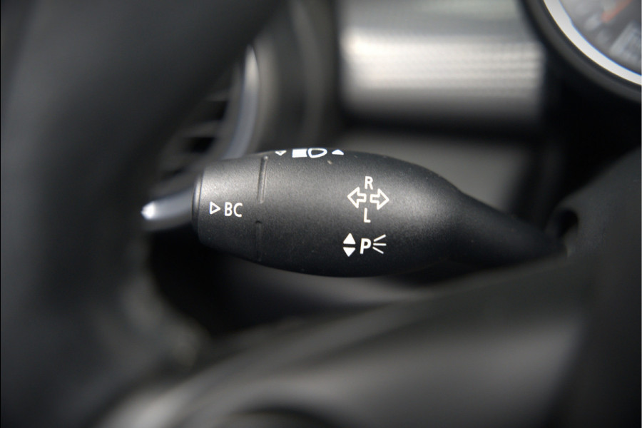 MINI Cabrio 1.5 Cooper Chili | Stoelverwarming | Cruise Control | Navigatie | Ambiance Verlichting | Parkeersensoren | Keyless | Climate Control | Black Pack | Dealer Onderhouden |