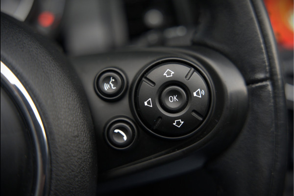 MINI Cabrio 1.5 Cooper Chili | Stoelverwarming | Cruise Control | Navigatie | Ambiance Verlichting | Parkeersensoren | Keyless | Climate Control | Black Pack | Dealer Onderhouden |