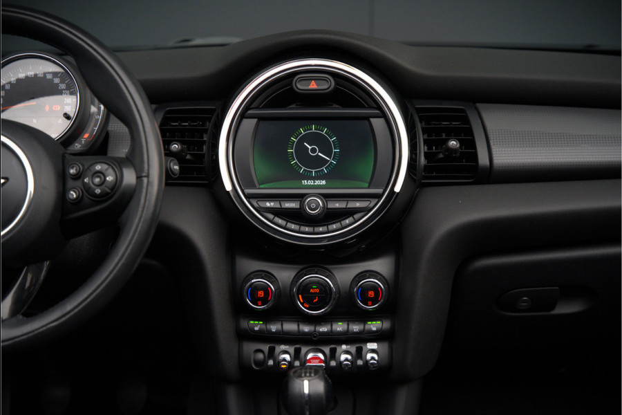 MINI Cabrio 1.5 Cooper Chili | Stoelverwarming | Cruise Control | Navigatie | Ambiance Verlichting | Parkeersensoren | Keyless | Climate Control | Black Pack | Dealer Onderhouden |