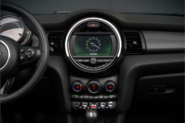 MINI Cabrio 1.5 Cooper Chili | Stoelverwarming | Cruise Control | Navigatie | Ambiance Verlichting | Parkeersensoren | Keyless | Climate Control | Black Pack | Dealer Onderhouden |