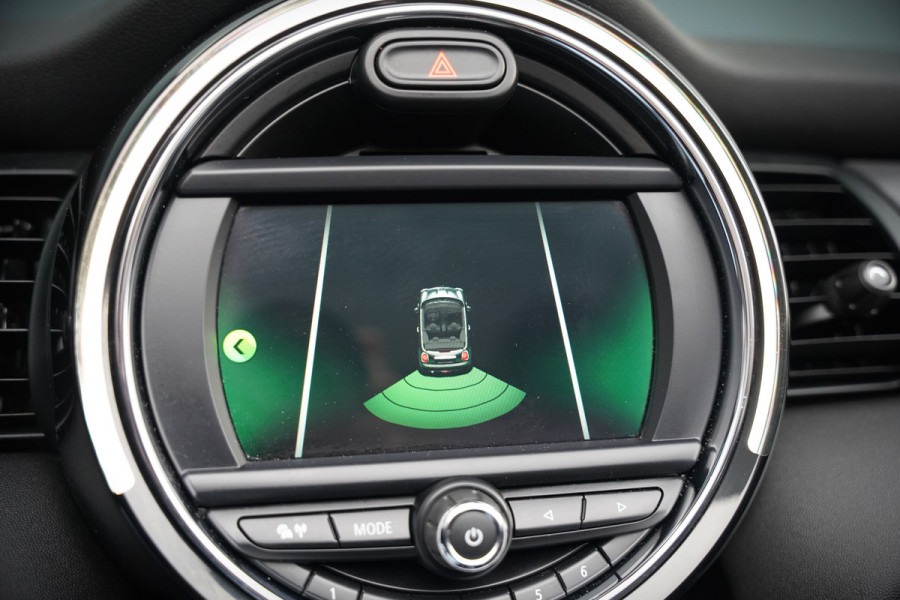 MINI Cabrio 1.5 Cooper Chili | Stoelverwarming | Cruise Control | Navigatie | Ambiance Verlichting | Parkeersensoren | Keyless | Climate Control | Black Pack | Dealer Onderhouden |