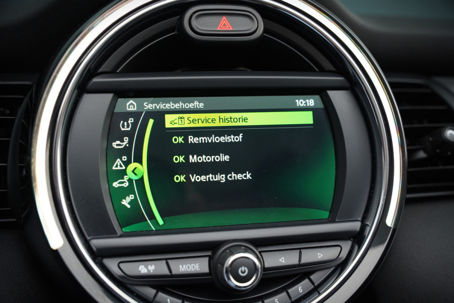 MINI Cabrio 1.5 Cooper Chili | Stoelverwarming | Cruise Control | Navigatie | Ambiance Verlichting | Parkeersensoren | Keyless | Climate Control | Black Pack | Dealer Onderhouden |