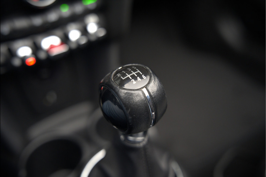 MINI Cabrio 1.5 Cooper Chili | Stoelverwarming | Cruise Control | Navigatie | Ambiance Verlichting | Parkeersensoren | Keyless | Climate Control | Black Pack | Dealer Onderhouden |