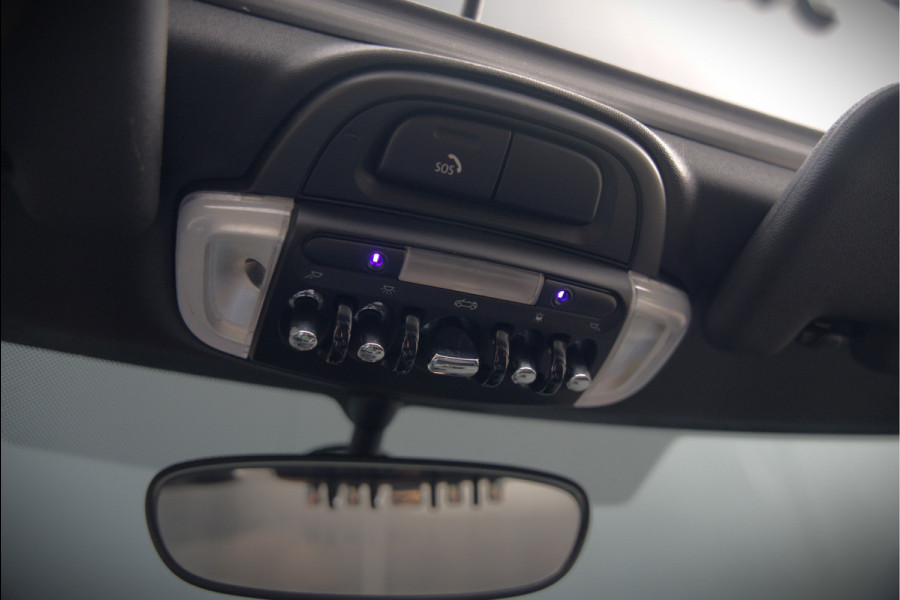 MINI Cabrio 1.5 Cooper Chili | Stoelverwarming | Cruise Control | Navigatie | Ambiance Verlichting | Parkeersensoren | Keyless | Climate Control | Black Pack | Dealer Onderhouden |