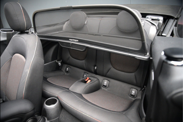 MINI Cabrio 1.5 Cooper Chili | Stoelverwarming | Cruise Control | Navigatie | Ambiance Verlichting | Parkeersensoren | Keyless | Climate Control | Black Pack | Dealer Onderhouden |