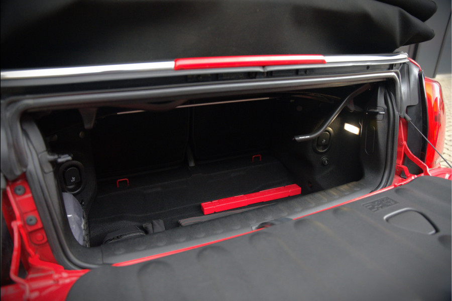 MINI Cabrio 1.5 Cooper Chili | Stoelverwarming | Cruise Control | Navigatie | Ambiance Verlichting | Parkeersensoren | Keyless | Climate Control | Black Pack | Dealer Onderhouden |