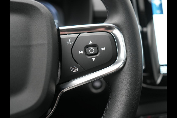 Volvo XC40 T5 Ultimate Dark Plug In Hybrid 293pk Dealer O.H. PHEV | Trekhaak Af Fabriek | Panodak | Adaptive Cruise | Camera | Alcantara Sporstoelen Memory & Verwarmd | Harman / Kardon | Stuur Verwarmd | Keyless | Apple Carplay | Navigatie | DAB |