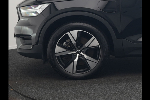 Volvo XC40 T5 Ultimate Dark Plug In Hybrid 293pk Dealer O.H. PHEV | Trekhaak Af Fabriek | Panodak | Adaptive Cruise | Camera | Alcantara Sporstoelen Memory & Verwarmd | Harman / Kardon | Stuur Verwarmd | Keyless | Apple Carplay | Navigatie | DAB |