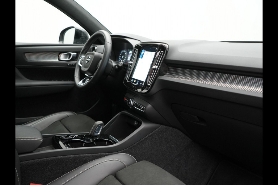 Volvo XC40 T5 Ultimate Dark Plug In Hybrid 293pk Dealer O.H. PHEV | Trekhaak Af Fabriek | Panodak | Adaptive Cruise | Camera | Alcantara Sporstoelen Memory & Verwarmd | Harman / Kardon | Stuur Verwarmd | Keyless | Apple Carplay | Navigatie | DAB |