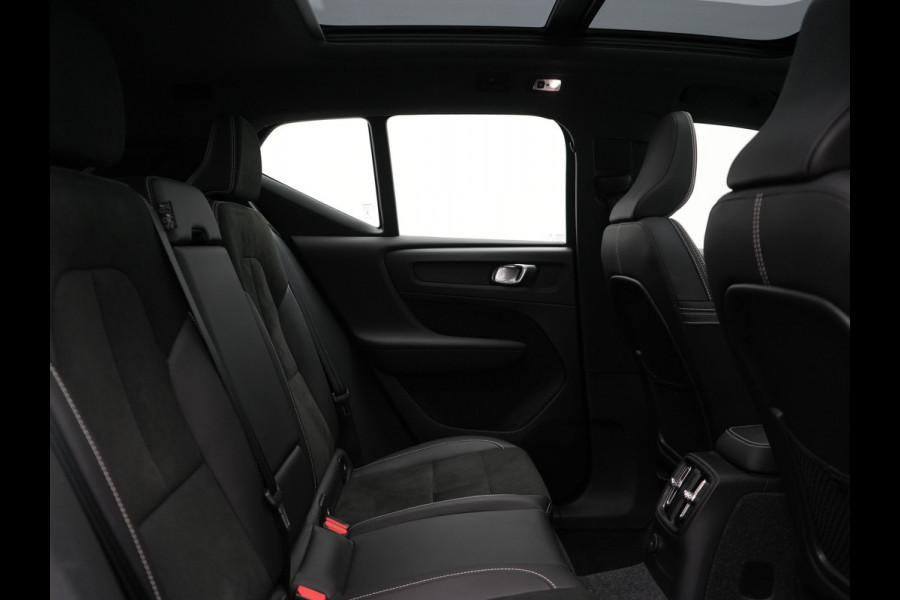 Volvo XC40 T5 Ultimate Dark Plug In Hybrid 293pk Dealer O.H. PHEV | Trekhaak Af Fabriek | Panodak | Adaptive Cruise | Camera | Alcantara Sporstoelen Memory & Verwarmd | Harman / Kardon | Stuur Verwarmd | Keyless | Apple Carplay | Navigatie | DAB |
