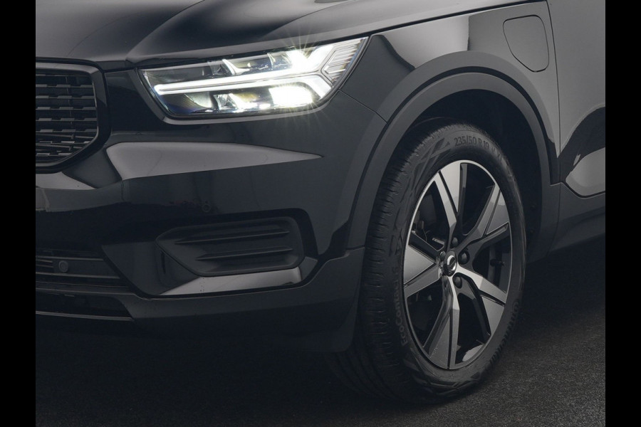 Volvo XC40 T5 Ultimate Dark Plug In Hybrid 293pk Dealer O.H. PHEV | Trekhaak Af Fabriek | Panodak | Adaptive Cruise | Camera | Alcantara Sporstoelen Memory & Verwarmd | Harman / Kardon | Stuur Verwarmd | Keyless | Apple Carplay | Navigatie | DAB |