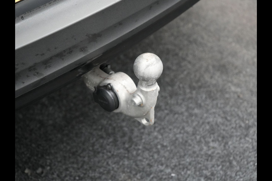 Volvo XC40 T5 Ultimate Dark Plug In Hybrid 293pk Dealer O.H. PHEV | Trekhaak Af Fabriek | Panodak | Adaptive Cruise | Camera | Alcantara Sporstoelen Memory & Verwarmd | Harman / Kardon | Stuur Verwarmd | Keyless | Apple Carplay | Navigatie | DAB |