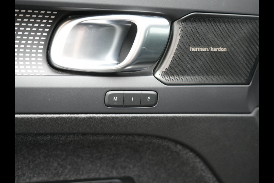 Volvo XC40 T5 Ultimate Dark Plug In Hybrid 293pk Dealer O.H. PHEV | Trekhaak Af Fabriek | Panodak | Adaptive Cruise | Camera | Alcantara Sporstoelen Memory & Verwarmd | Harman / Kardon | Stuur Verwarmd | Keyless | Apple Carplay | Navigatie | DAB |