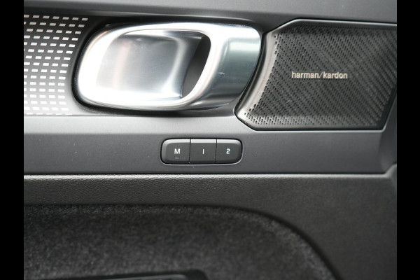 Volvo XC40 T5 Ultimate Dark Plug In Hybrid 293pk Dealer O.H. PHEV | Trekhaak Af Fabriek | Panodak | Adaptive Cruise | Camera | Alcantara Sporstoelen Memory & Verwarmd | Harman / Kardon | Stuur Verwarmd | Keyless | Apple Carplay | Navigatie | DAB |