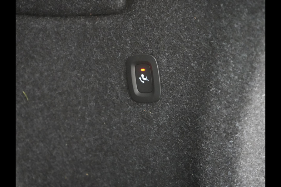 Volvo XC40 T5 Ultimate Dark Plug In Hybrid 293pk Dealer O.H. PHEV | Trekhaak Af Fabriek | Panodak | Adaptive Cruise | Camera | Alcantara Sporstoelen Memory & Verwarmd | Harman / Kardon | Stuur Verwarmd | Keyless | Apple Carplay | Navigatie | DAB |