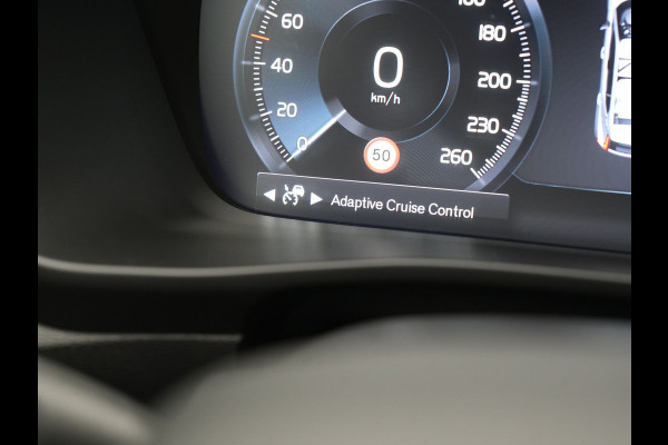 Volvo XC40 T5 Ultimate Dark Plug In Hybrid 293pk Dealer O.H. PHEV | Trekhaak Af Fabriek | Panodak | Adaptive Cruise | Camera | Alcantara Sporstoelen Memory & Verwarmd | Harman / Kardon | Stuur Verwarmd | Keyless | Apple Carplay | Navigatie | DAB |