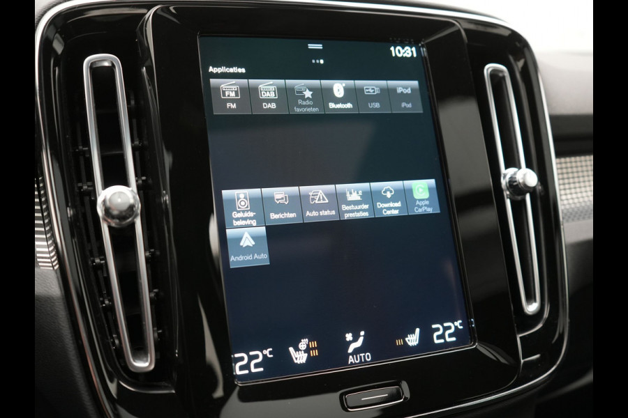 Volvo XC40 T5 Ultimate Dark Plug In Hybrid 293pk Dealer O.H. PHEV | Trekhaak Af Fabriek | Panodak | Adaptive Cruise | Camera | Alcantara Sporstoelen Memory & Verwarmd | Harman / Kardon | Stuur Verwarmd | Keyless | Apple Carplay | Navigatie | DAB |