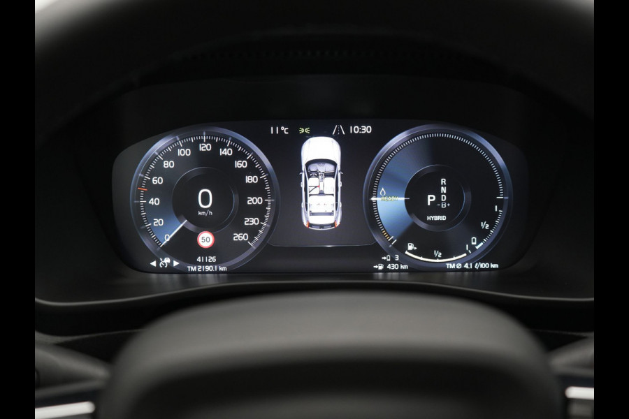 Volvo XC40 T5 Ultimate Dark Plug In Hybrid 293pk Dealer O.H. PHEV | Trekhaak Af Fabriek | Panodak | Adaptive Cruise | Camera | Alcantara Sporstoelen Memory & Verwarmd | Harman / Kardon | Stuur Verwarmd | Keyless | Apple Carplay | Navigatie | DAB |