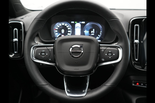 Volvo XC40 T5 Ultimate Dark Plug In Hybrid 293pk Dealer O.H. PHEV | Trekhaak Af Fabriek | Panodak | Adaptive Cruise | Camera | Alcantara Sporstoelen Memory & Verwarmd | Harman / Kardon | Stuur Verwarmd | Keyless | Apple Carplay | Navigatie | DAB |