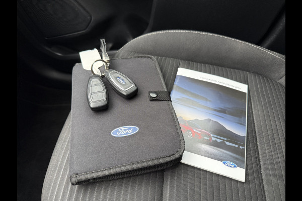 Ford Kuga BWJ 2023 | 2.5 PHEV 225PK Titanium | PANO DAK | CAMERA A | CARPLAY | CLIMA | CRUISE | NAVI | PRIV. GLAS | MULTIFUNCT. STUUR | LMV