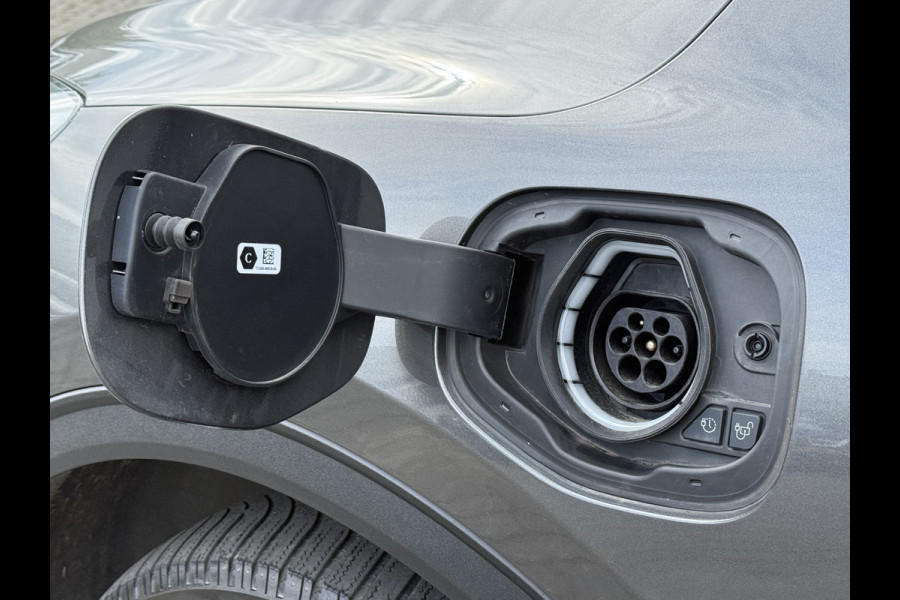 Ford Kuga BWJ 2023 | 2.5 PHEV 225PK Titanium | PANO DAK | CAMERA A | CARPLAY | CLIMA | CRUISE | NAVI | PRIV. GLAS | MULTIFUNCT. STUUR | LMV