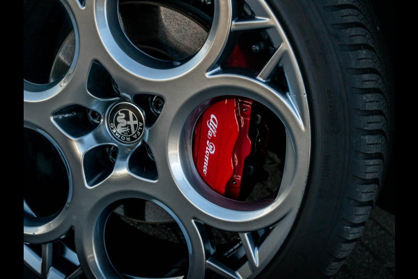 Alfa Romeo Tonale Veloce Plug-In Hybrid Q4 280pk | Schuif/Kanteldak | Technology Pack | 20" | Rosso Alfa