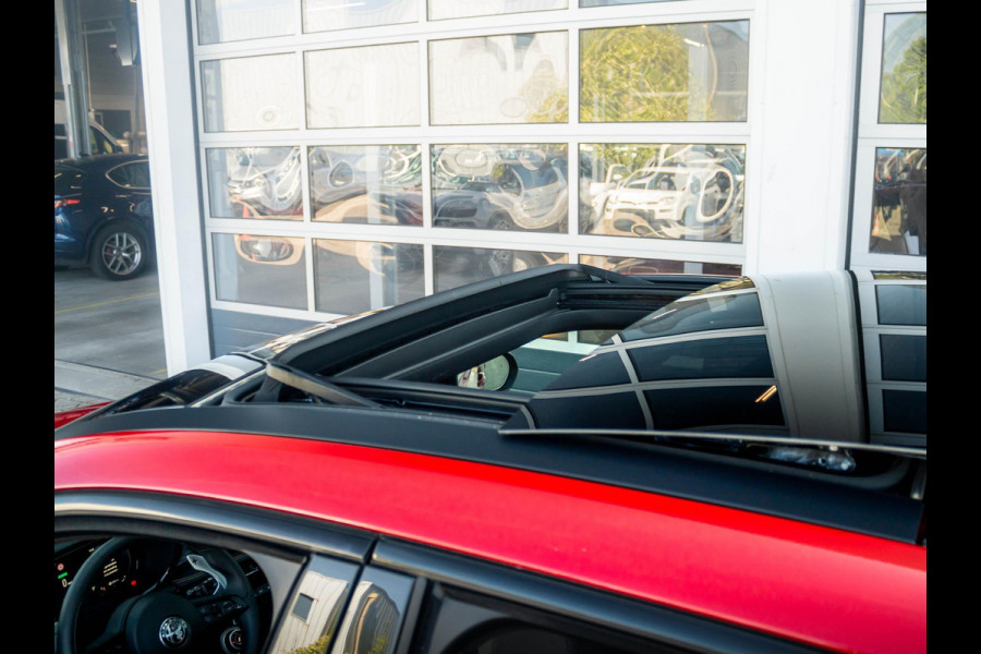 Alfa Romeo Tonale Veloce Plug-In Hybrid Q4 280pk | Schuif/Kanteldak | Technology Pack | 20" | Rosso Alfa