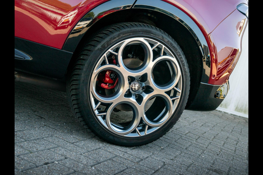 Alfa Romeo Tonale Veloce Plug-In Hybrid Q4 280pk | Schuif/Kanteldak | Technology Pack | 20" | Rosso Alfa