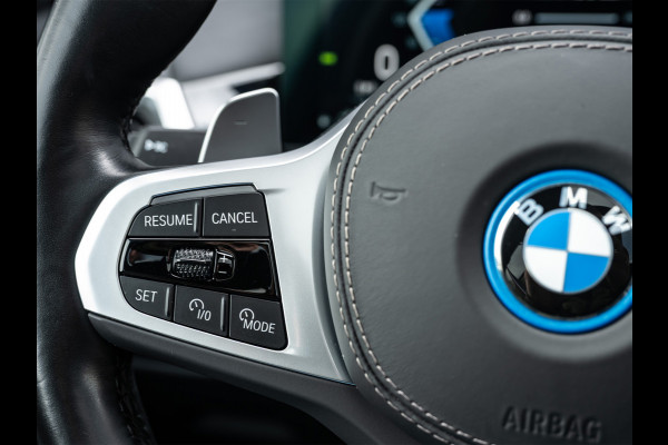 BMW X5 xDrive50e 490pk M Sport Pro | Panoramadak | Soft Close | Comfort Access | Trekhaak | Iconic Glow | M Gordels | 4-Zone Climate | Adaptive Led. | 360 Camera | Head-Up | Active Cruise | Harman/Kardon |