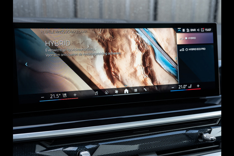 BMW X5 xDrive50e 490pk M Sport Pro | Panoramadak | Soft Close | Comfort Access | Trekhaak | Iconic Glow | M Gordels | 4-Zone Climate | Adaptive Led. | 360 Camera | Head-Up | Active Cruise | Harman/Kardon |