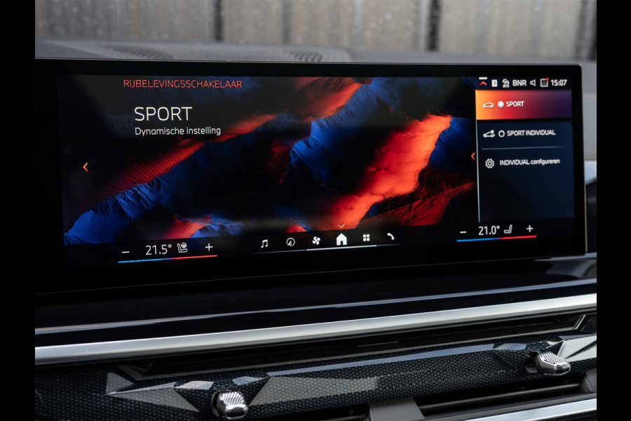 BMW X5 xDrive50e 490pk M Sport Pro | Panoramadak | Soft Close | Comfort Access | Trekhaak | Iconic Glow | M Gordels | 4-Zone Climate | Adaptive Led. | 360 Camera | Head-Up | Active Cruise | Harman/Kardon |