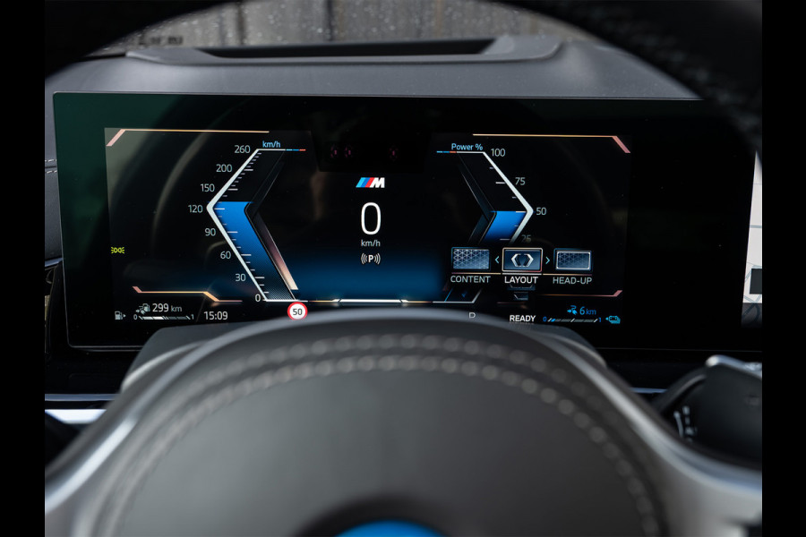 BMW X5 xDrive50e 490pk M Sport Pro | Panoramadak | Soft Close | Comfort Access | Trekhaak | Iconic Glow | M Gordels | 4-Zone Climate | Adaptive Led. | 360 Camera | Head-Up | Active Cruise | Harman/Kardon |